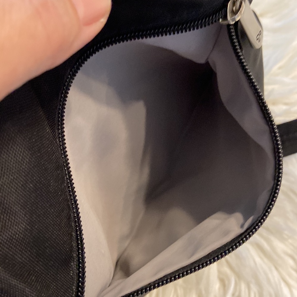 Travelon Nylon Crossbody Bag excellent condition black color - Picture 8 of 16